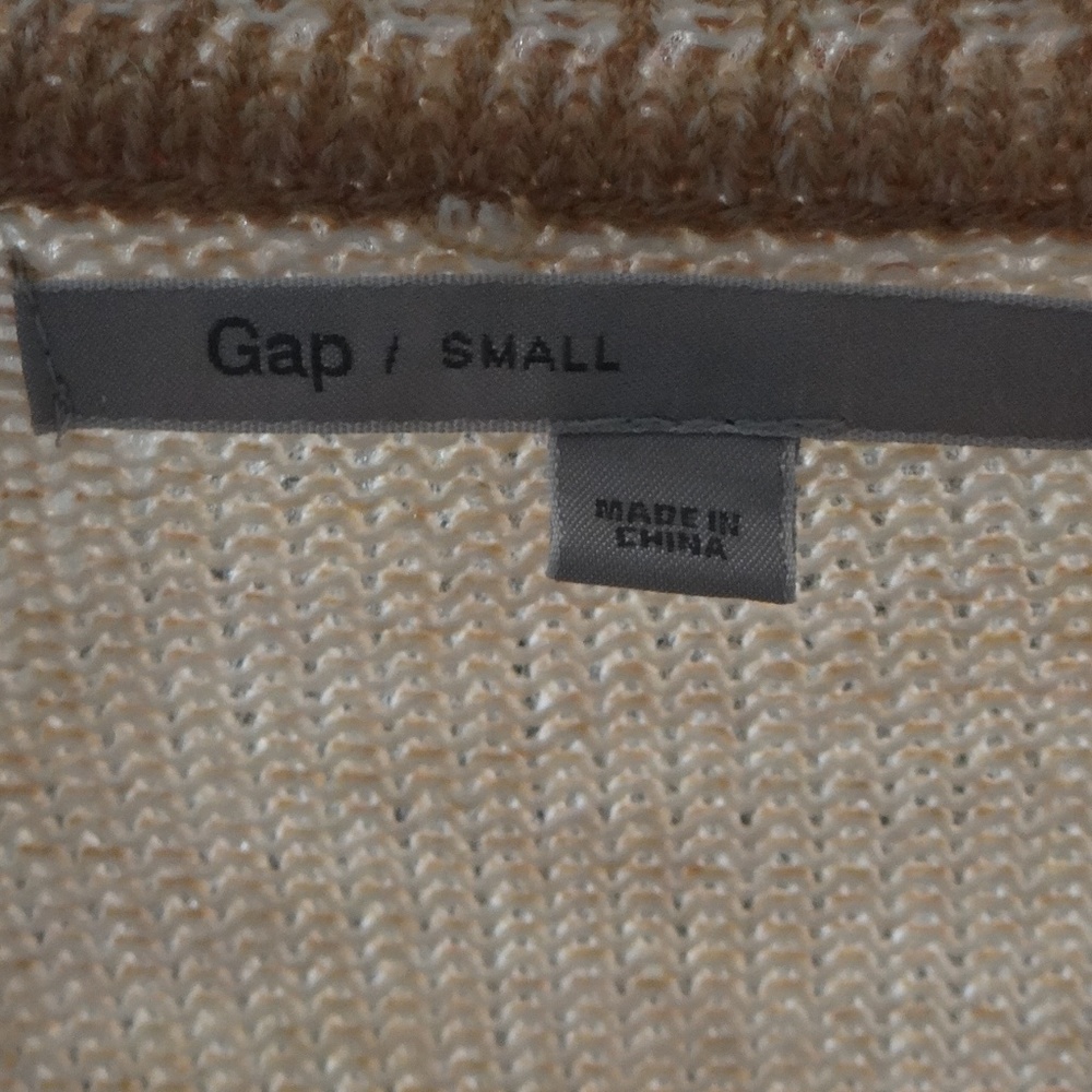 GAP - Picture 3 of 3